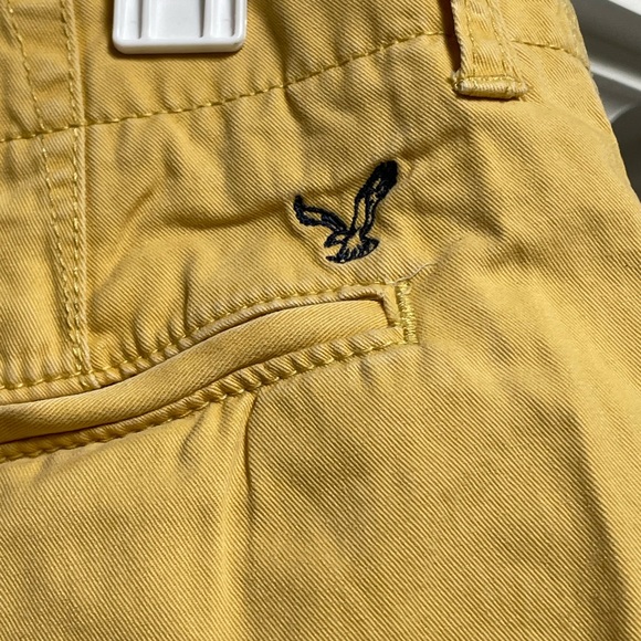 EUC American Eagle outfitters men’s shorts waist size 28“ Classic yellow gold - Picture 3 of 7